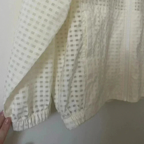 Fabletics Cleo lightweight gingham windbreaker in excellent worn condition š©¶ - Picture 3 of 8
